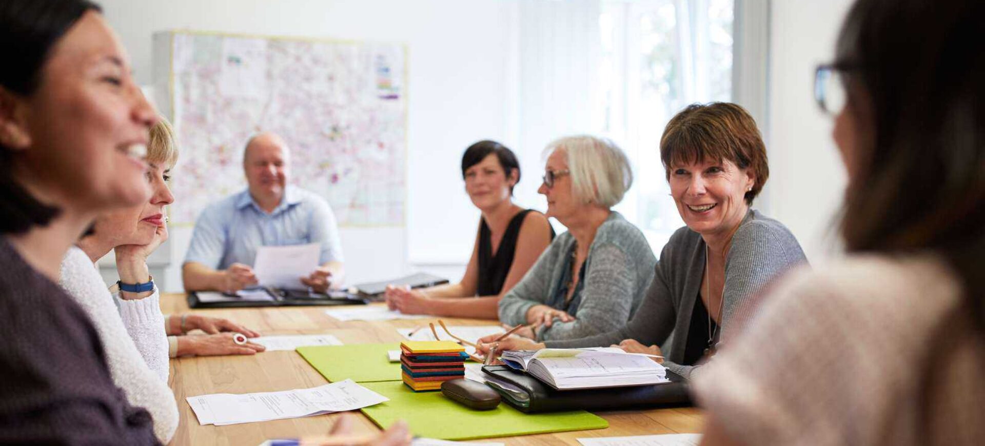 Besprechung im Büro pov